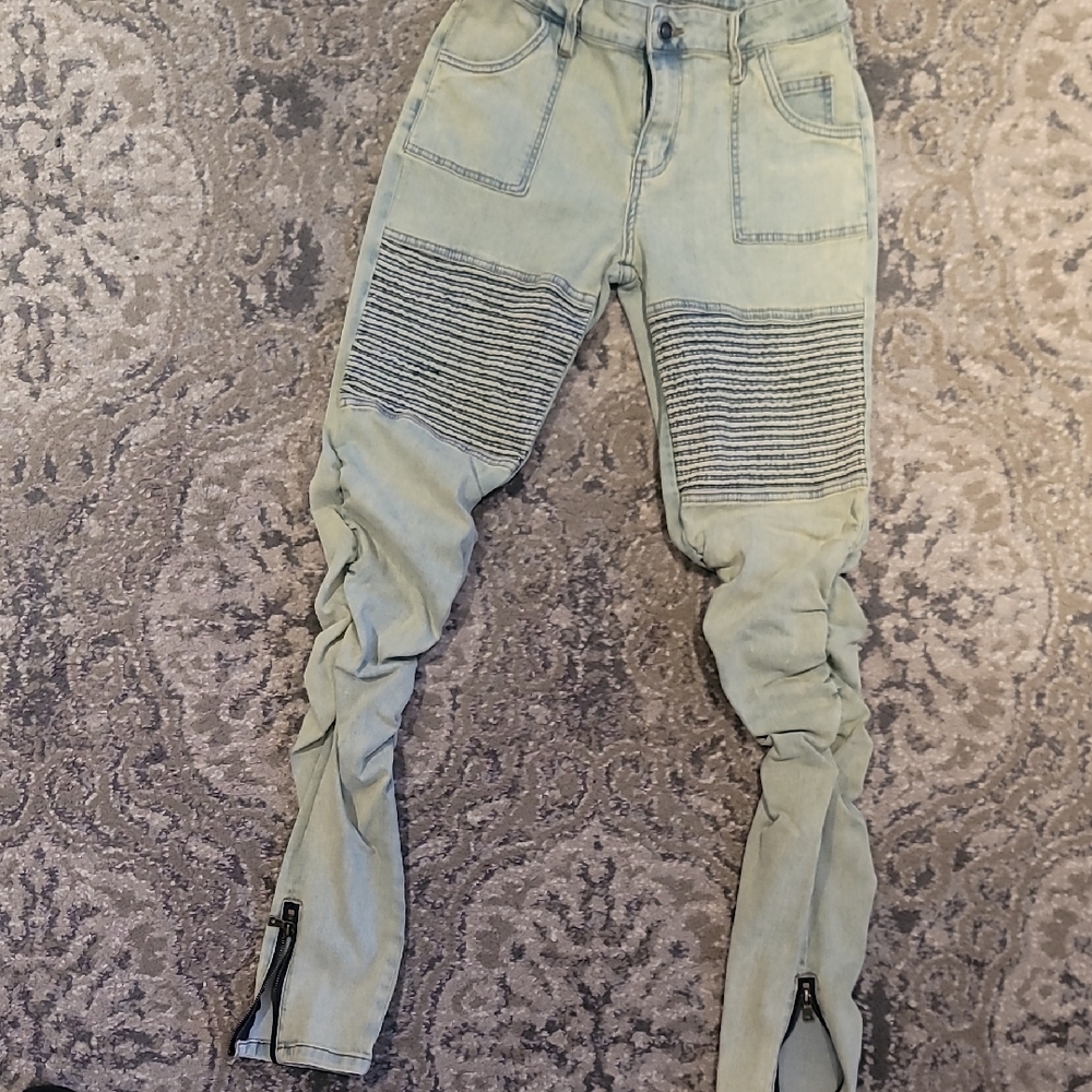 Women's Skinny Jeans with Zipper Accents